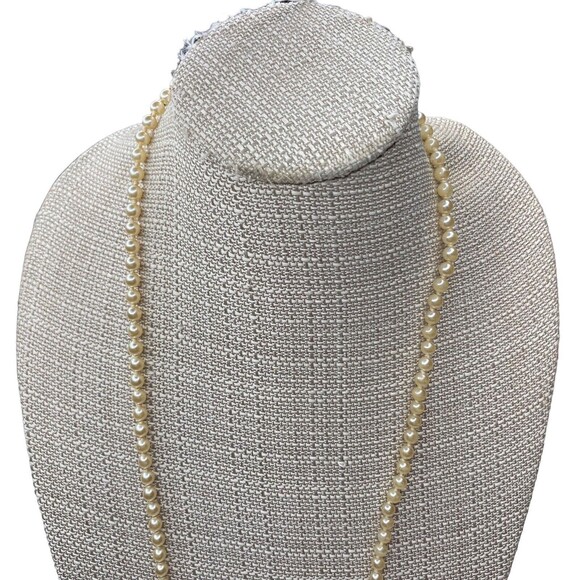 Vintage White Faux Pearl Necklace Single Strand  L. Screw Closure - Picture 3 of 5